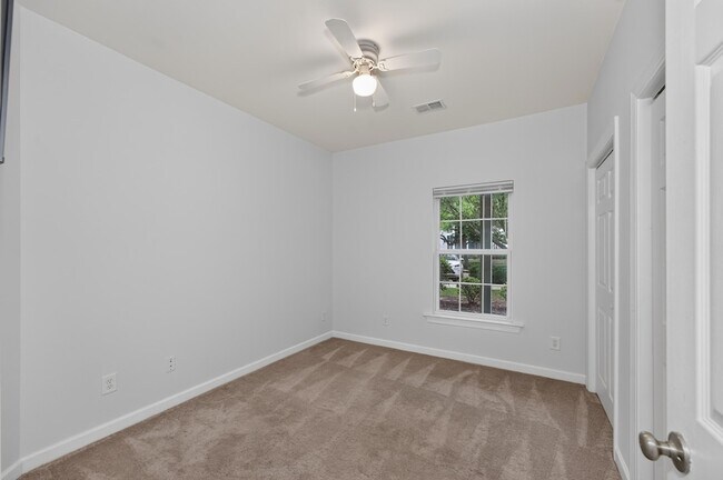 Building Photo - 1201 Grove Park Dr
