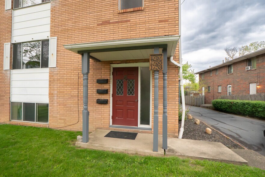 Building Photo - 1753 Cromwell Dr