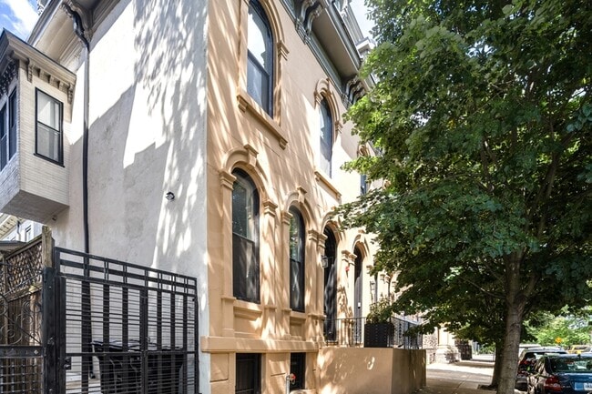 Building Photo - 1913 Wallace St