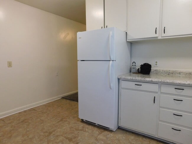 Building Photo - Cozy Apartment Close to CMU