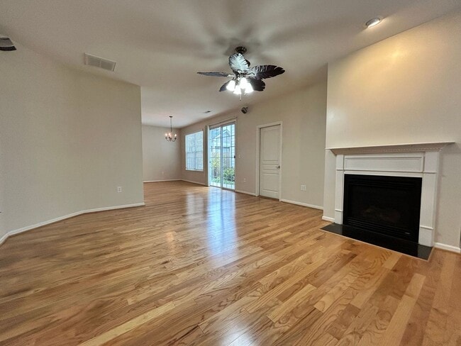 Building Photo - Welcome to this charming house "ASK ABOUT OUR ZERO DEPOSIT"