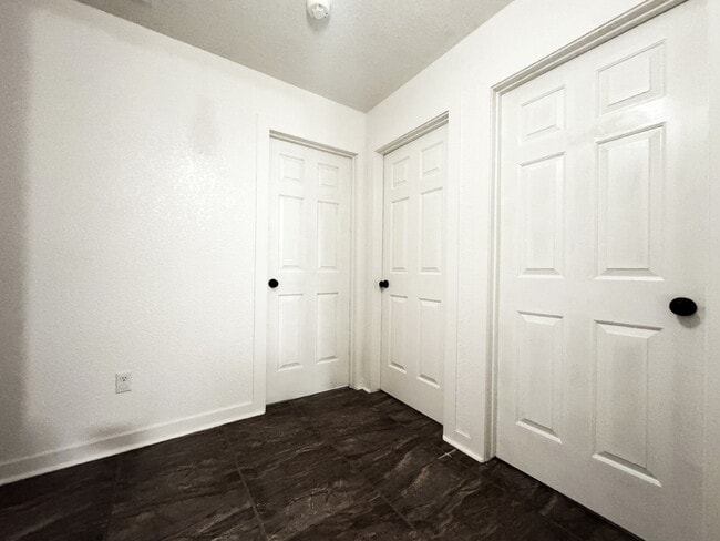 Building Photo - "Charming 3-Bedroom, 2 Bathroom Pool Home in Ocotillo!" HALF OFF FIRST MONTH'S RENT IF A LEASE IS...