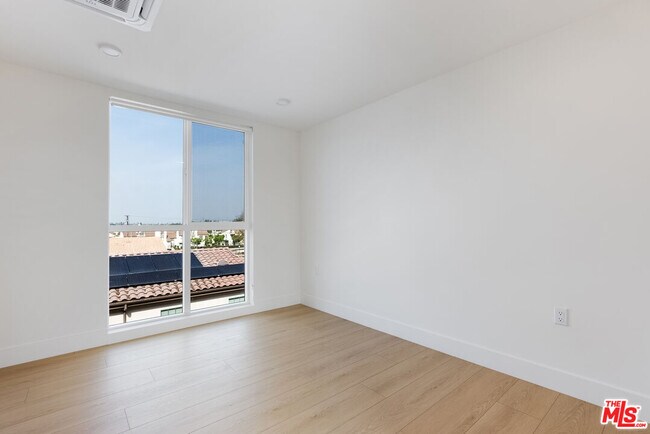 Building Photo - 8561 Belmont St