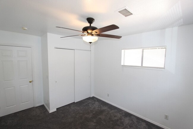 Building Photo - Spacious East Side 4BR Townhome with Fenced Yard