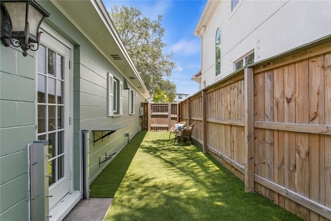 Building Photo - 508 Columbia Dr