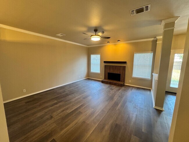 Building Photo - Move-In Ready Family Home in North San Antonio