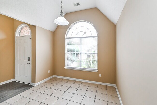 Building Photo - 1319 Farwoods Dr