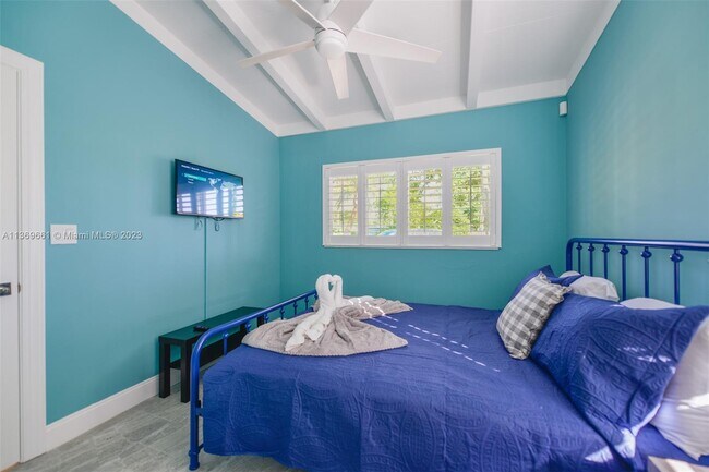 Building Photo - 2465 Bimini Ln