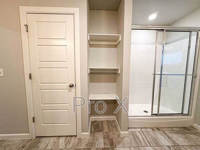 Building Photo - 1733 W Whitney Ln