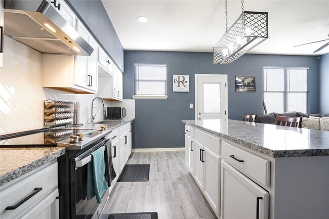 Building Photo - 6419 Waldron Dr