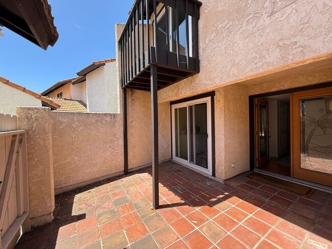 Building Photo - Beautiful 3BD/3BA Townhome in Carlsbad