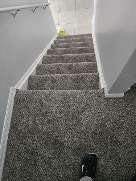 Building Photo - 302 Aylesbury Ct