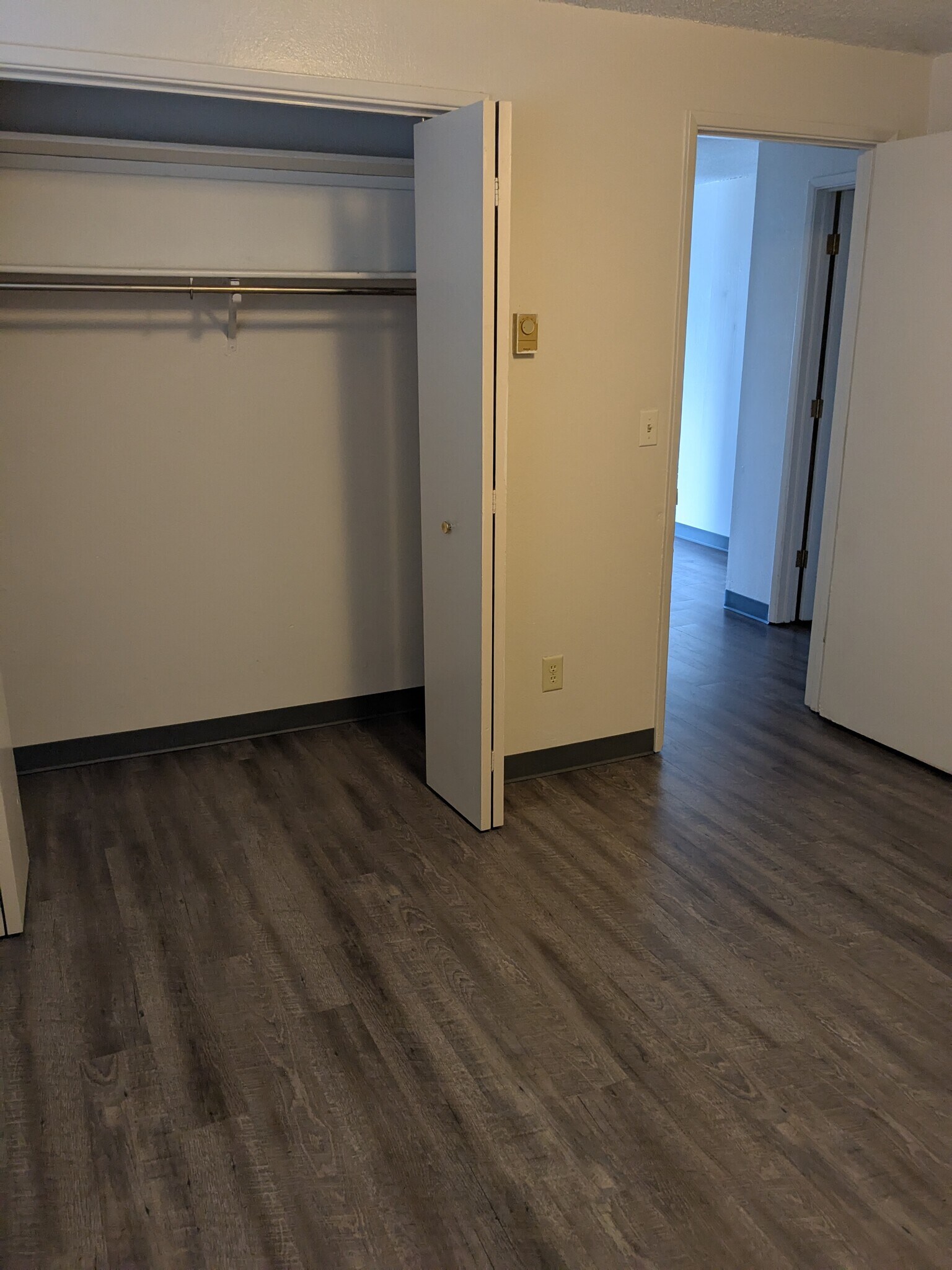 laundry hookups - 1427 Lakeview Ave