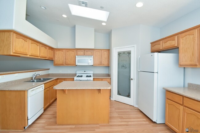 Building Photo - 9157 E 31st Ln