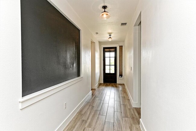 Building Photo - 224 Charli Cir