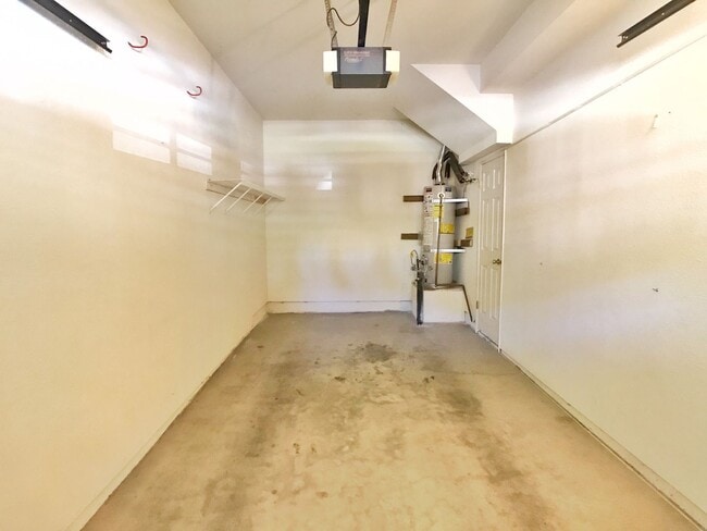 Building Photo - Advent - Low Deposit W/ Garage Parking & I...