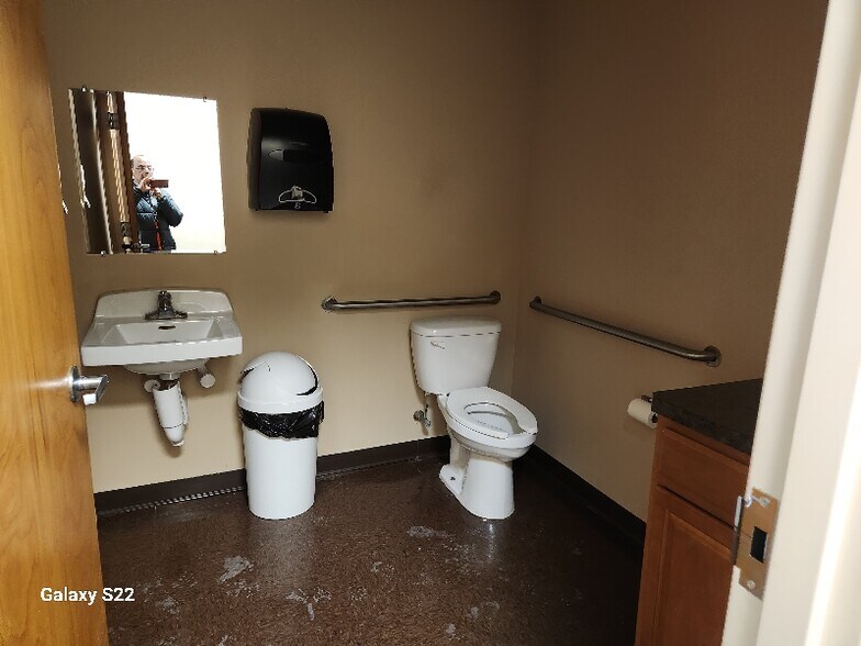 Building Photo - 390 Crystal Run Rd