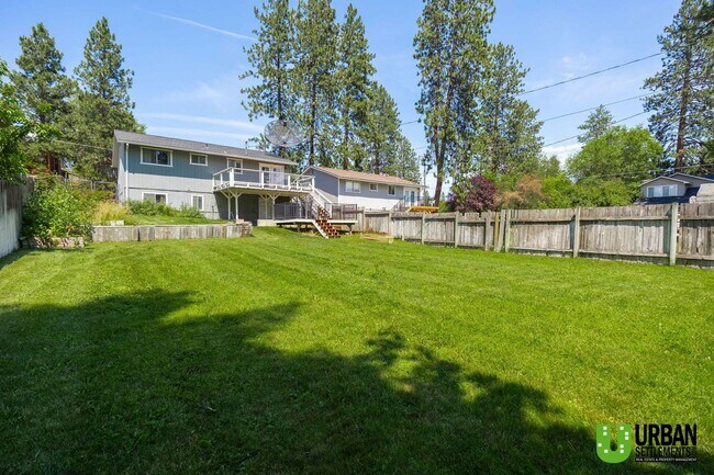 Building Photo - 4 bedroom 2 bath room house for rent in So...