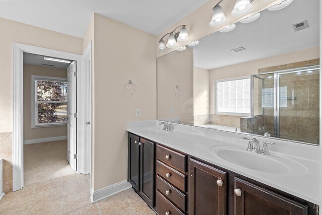 Building Photo - ***Beautiful Knightdale 4/2.5 W/ Private Pool***