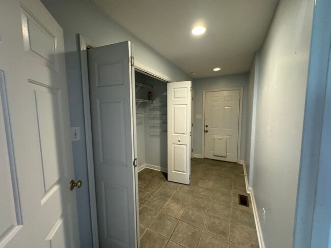 Building Photo - Carolina Lakes!! Close to Marina