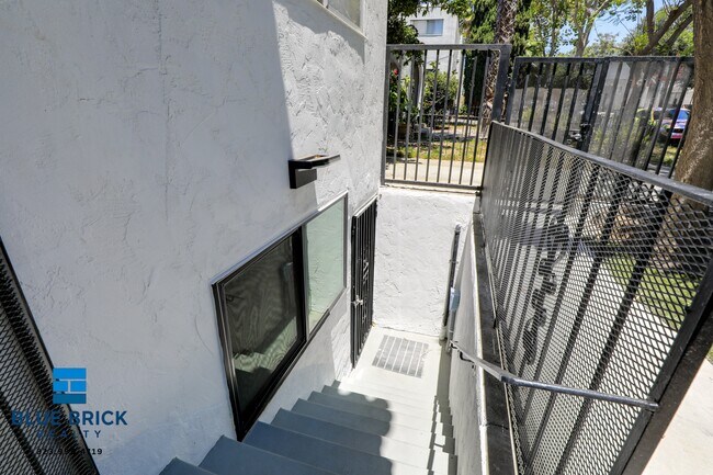 Building Photo - 1035 Hayworth Ave