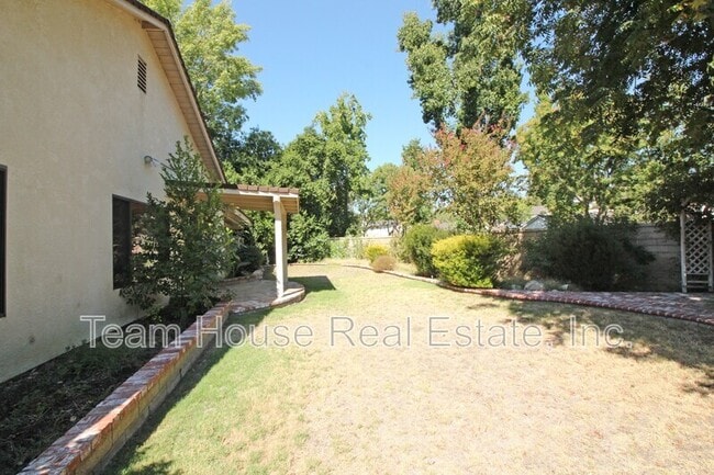 Building Photo - 25433 Plaza Escovar