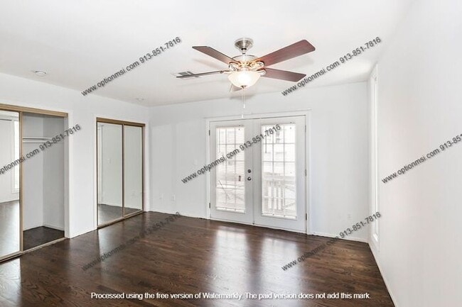 Building Photo - Fantastic Plaza location!!