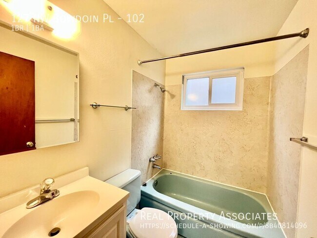 Building Photo - 127 NW Bowdoin Pl