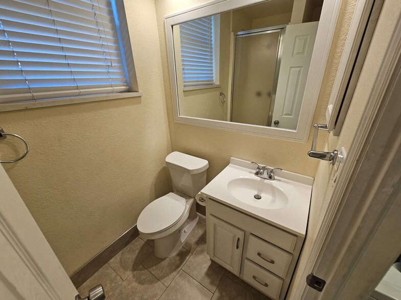 Building Photo - 124 N Brentwood Dr