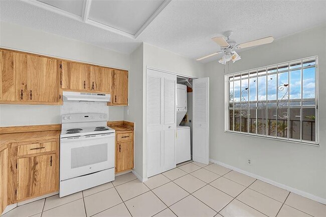 Building Photo - 7210 Lake Cir Dr