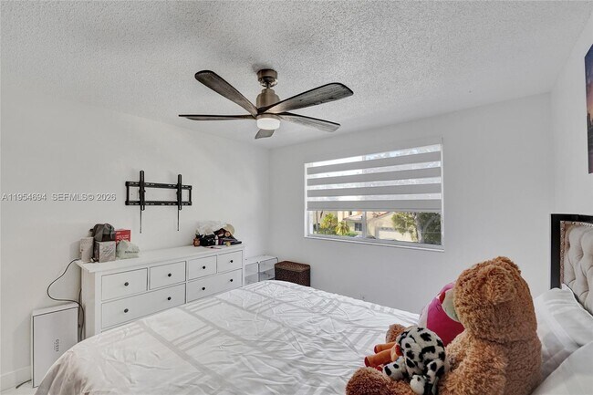 Building Photo - 1367 Camellia Cir