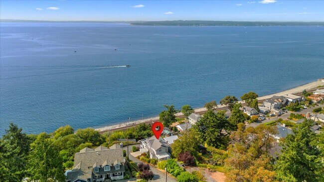 Building Photo - 5Bd/3.5Ba Shoreline House