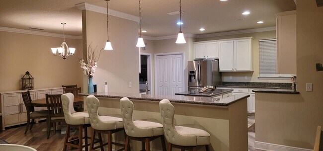 Building Photo - Lovely 3 Bedroom Home in Driftwood Estates!