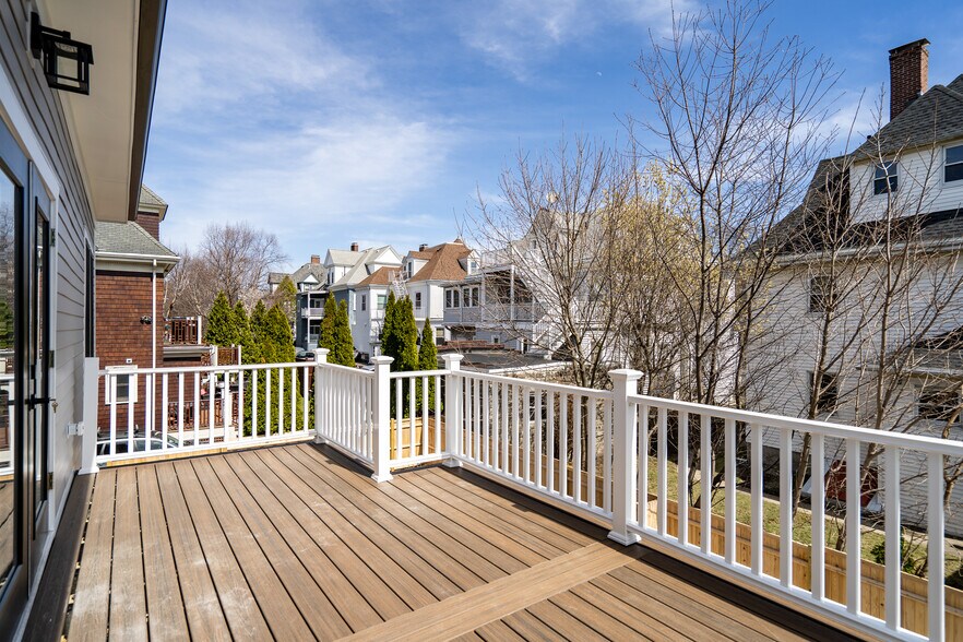 Building Photo - 87 Thorndike St