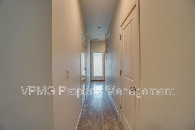 Building Photo - 137 N 44th Pl