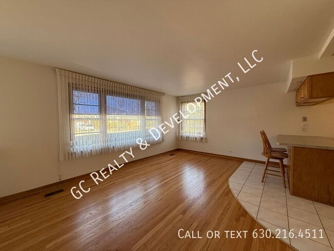 Building Photo - *** HEART OF ROSELLE / COMMUTER FRIENDLY /...