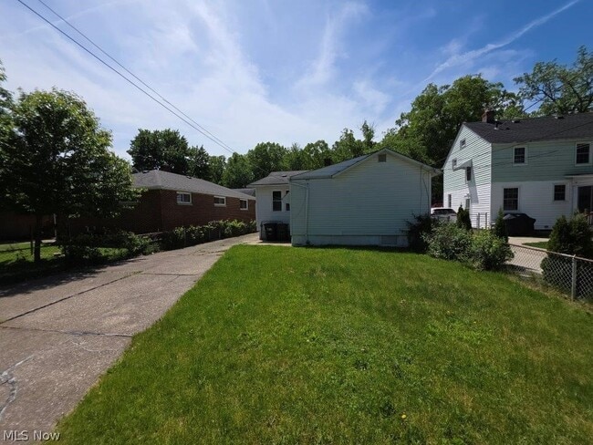 Building Photo - 20632 Woodstock Ave