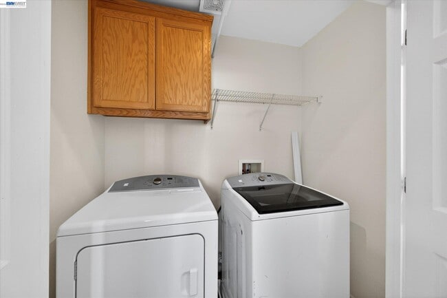 Building Photo - 244 Balsam St