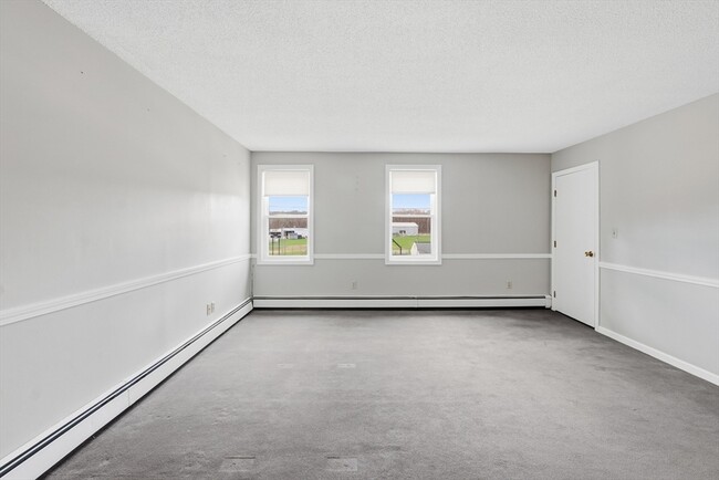 Building Photo - 146 Hecla St