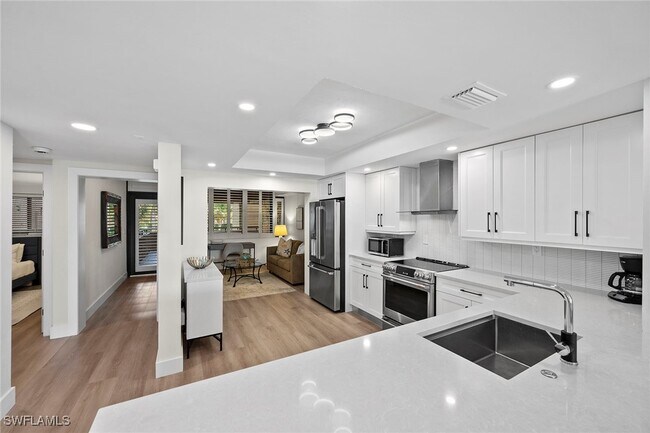 Building Photo - 6360 Pelican Bay Blvd