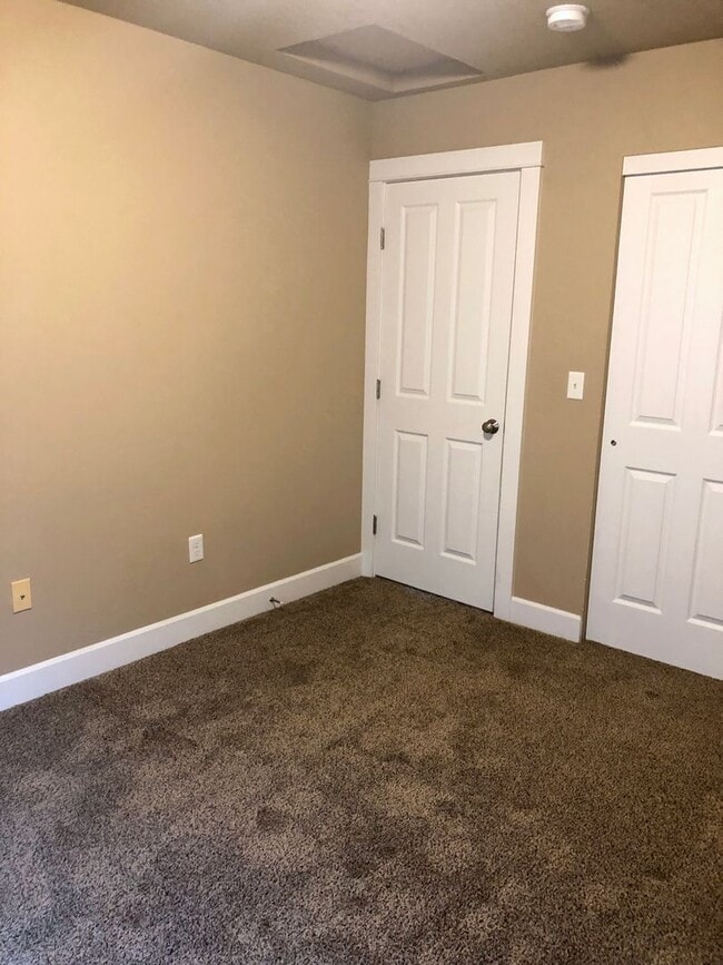 Building Photo - Single Story Home w/Huge Fenced Backyard!