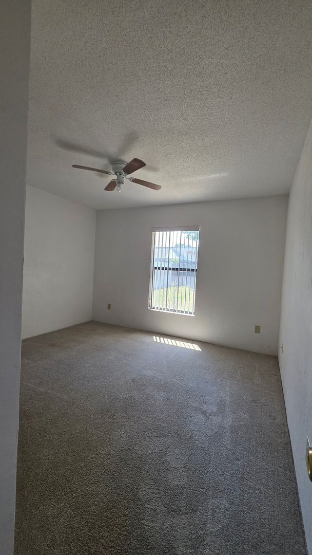 Building Photo - 3 Bedroom 2 Bath Home with a 2 car garage in Fairway Estates