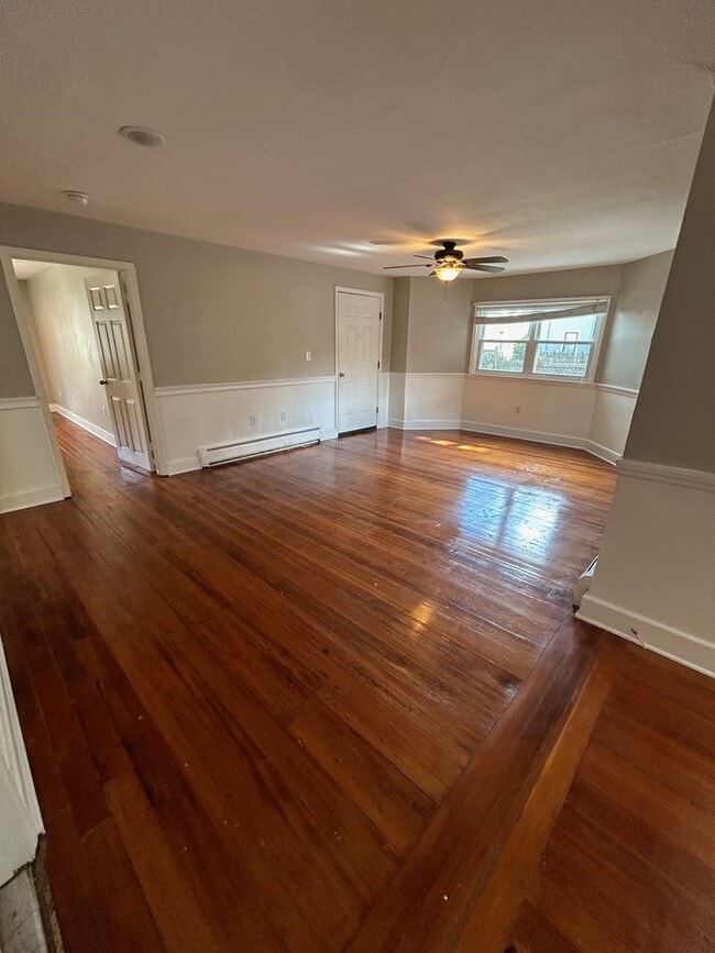 Building Photo - Nicely renovated 3 bed 2 bath near Tenean Beach!