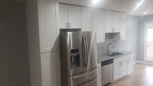 Building Photo - Delightful 3br 3ba Townhome in Chapel Hill! Available Now!