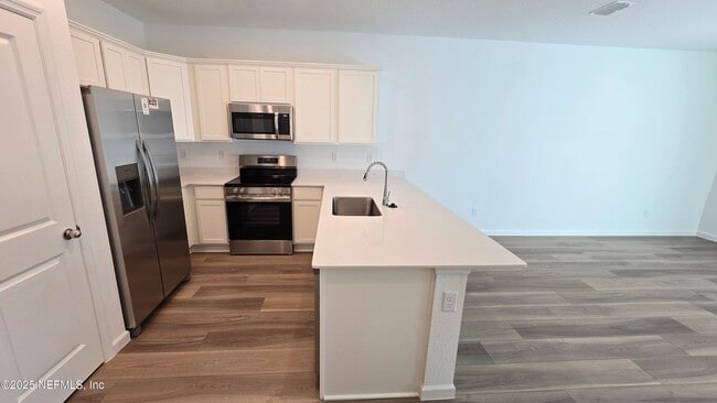 Building Photo - 603 Holly Lks Dr