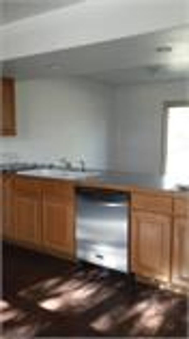 Building Photo - 1216 Mountview Dr