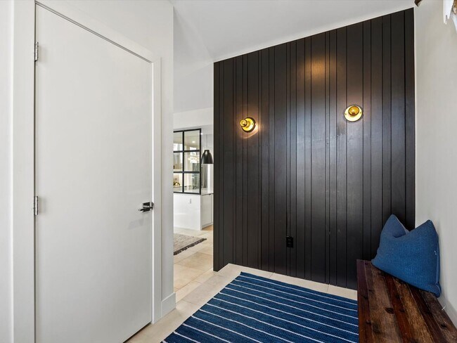 Building Photo - Luxury 3-Bed, 3.5-Bath Denver Home with Ro...