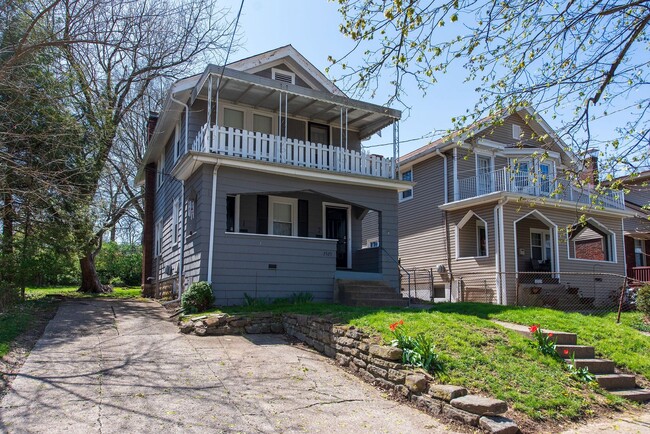 Building Photo - Duplex Home in Norwood