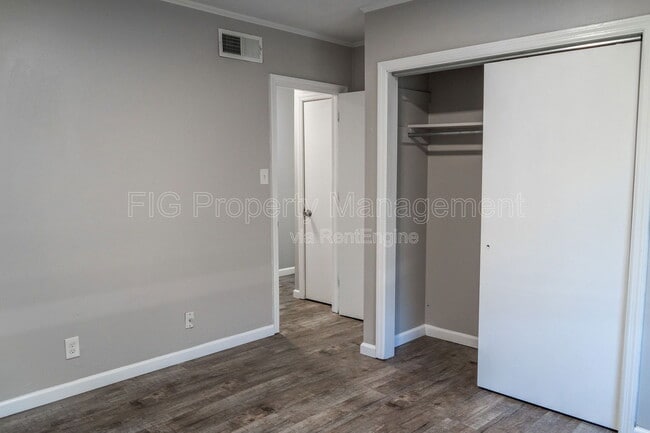 Building Photo - 112 Louella Dr