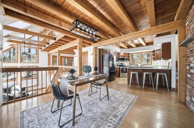 Building Photo - 105 Middle Rd